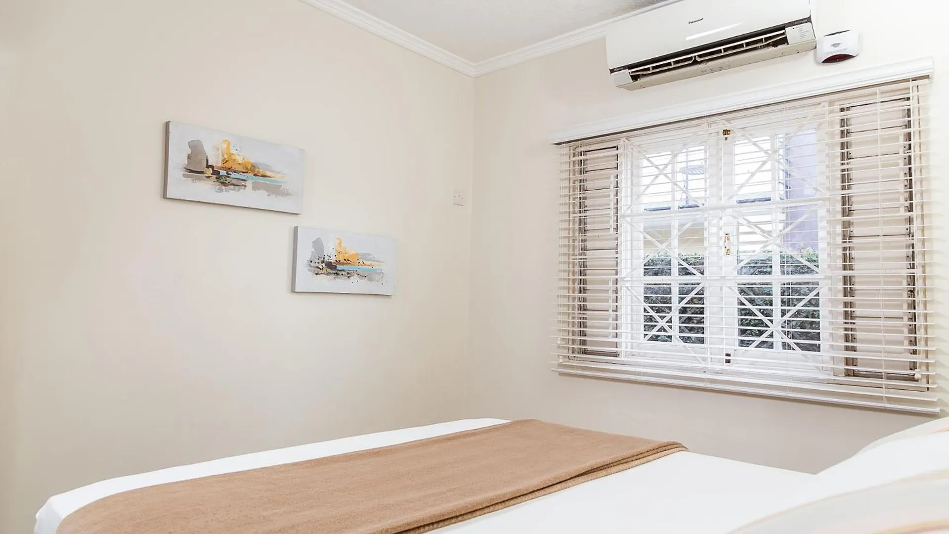 Aquahaven Retreat In Kingston Villa